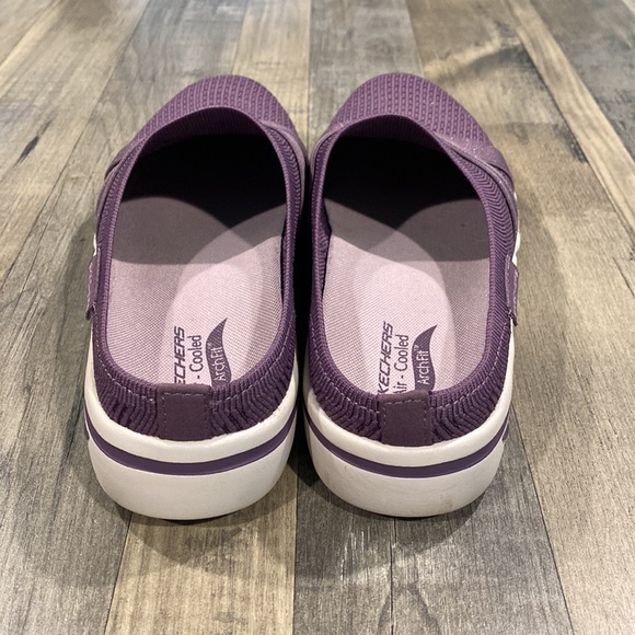 Skechers Arch Fit Slip Ons - Picture 4 of 9